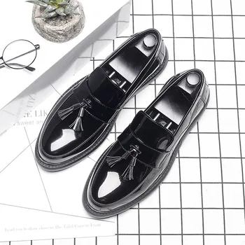 moda pentru bărbați petrecerea de nunta rochii de brevet ciucuri din piele pantofi slip pe leneș pantof negru tendință respirabil mocasini chaussure de sex masculin